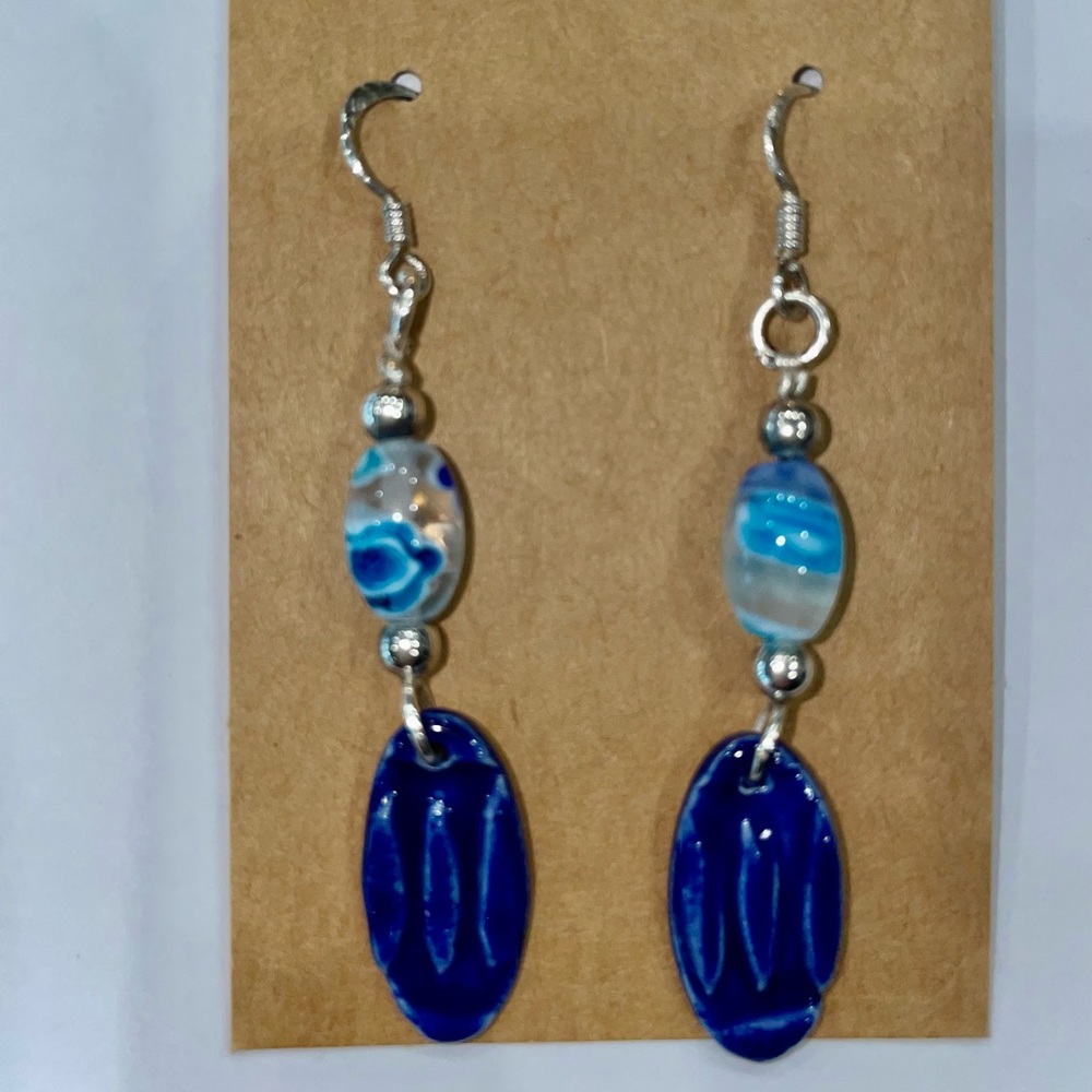 Earrings - lightweight hanging - Picture 2 of 2